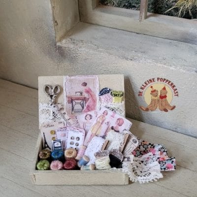DIY zelfmaakpakket naaikistje - 1:12