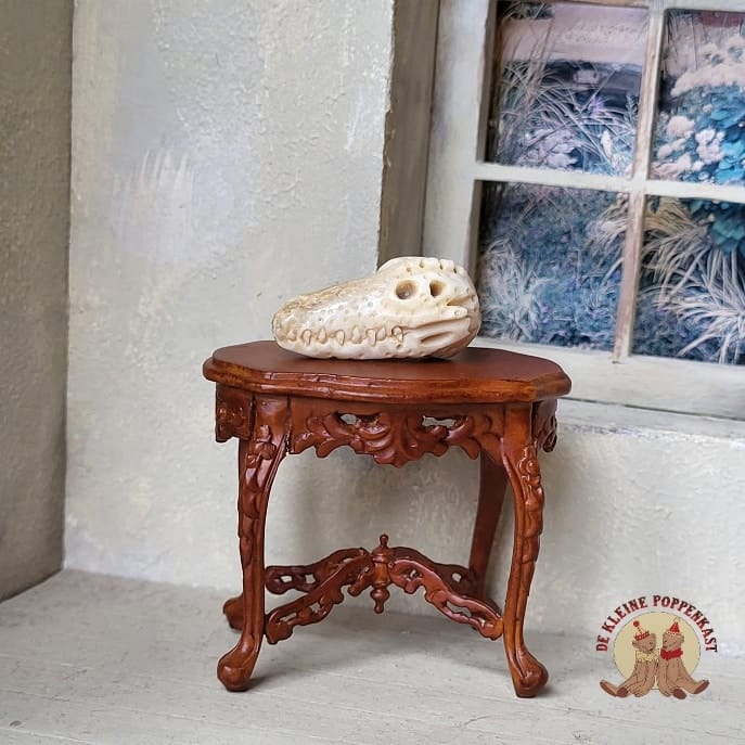 Handgesneden miniatuur krokodillenschedel voor poppenhuis - 1:12