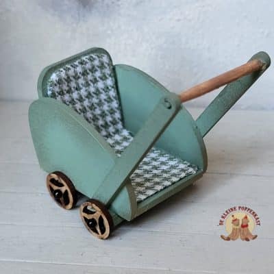 Miniatuur poppenwagen – Kant-en-Klaar – handgemaakt