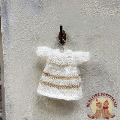 Handgebreid miniatuurjurkje van wol - ecru met bruin streepje 1:12