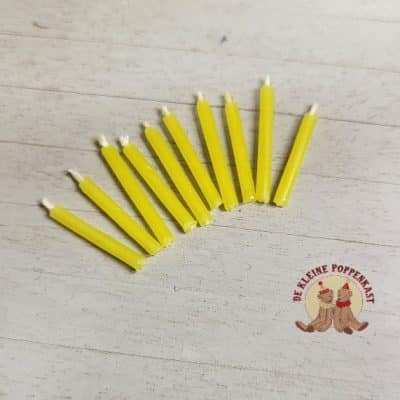 Miniatuur gele Paaskaarsen – set van 10 stuks - 1:12