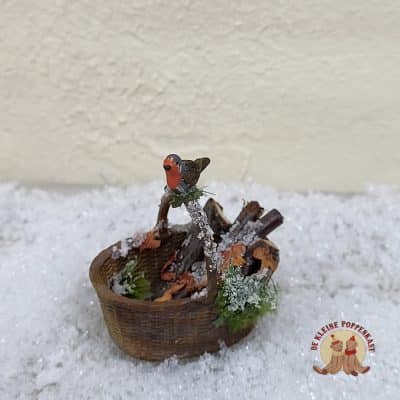 Miniatuur poppenhuis mandje met roodborstje 1:12, handgemaakte decoratie