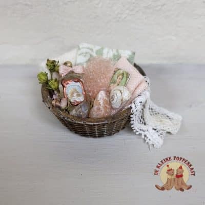 Mandje met toiletartikelen
