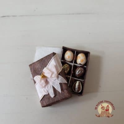 Doosje met zes chocolade eieren als paasdecor 1:12