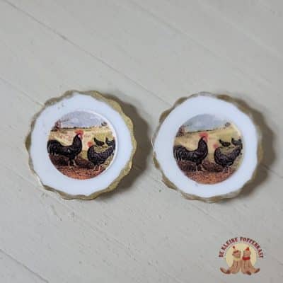 Set van twee bordjes met kippenafbeelding 1:12