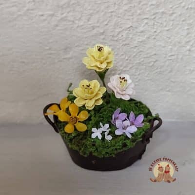 Teiltje met voorjaarsbloemen en mos 1:12