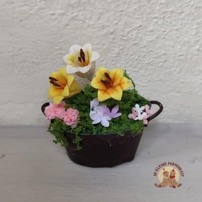 Teiltje met bloemen en mos 1:12 - Voorjaarstafereel Collectie