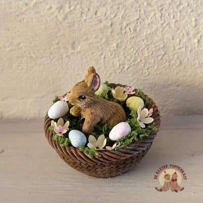 Mandje met konijntje, eieren en bloemen - 1:12