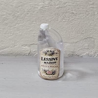 Miniatuur wasmiddel met label voor poppenhuis – 1:12