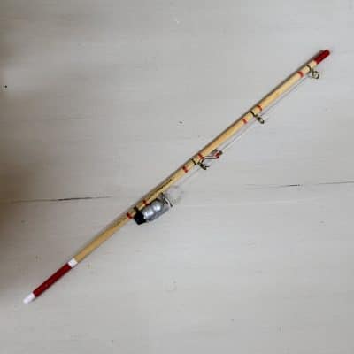 Miniatuur vishengel met vismolen voor poppenhuis - 1:12